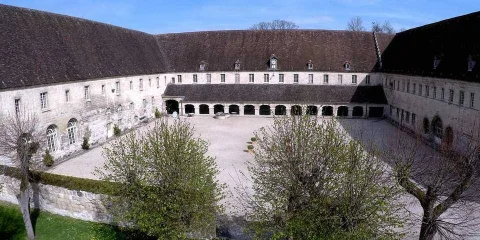 Abbaye Royale Du Moncel