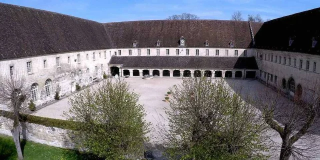 Abbaye Royale Du Moncel - master