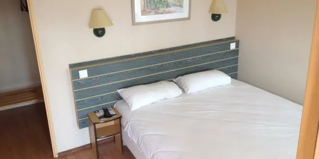 Campanile Chantilly Sud - Luzarches - chambre