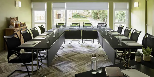 Jeanne & The Forest – Château de Montvillargenne - salles_reunion