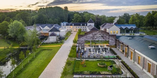 Le Grand Pavillon Chantilly - facade