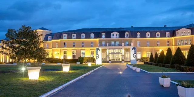 Mercure Chantilly - facade